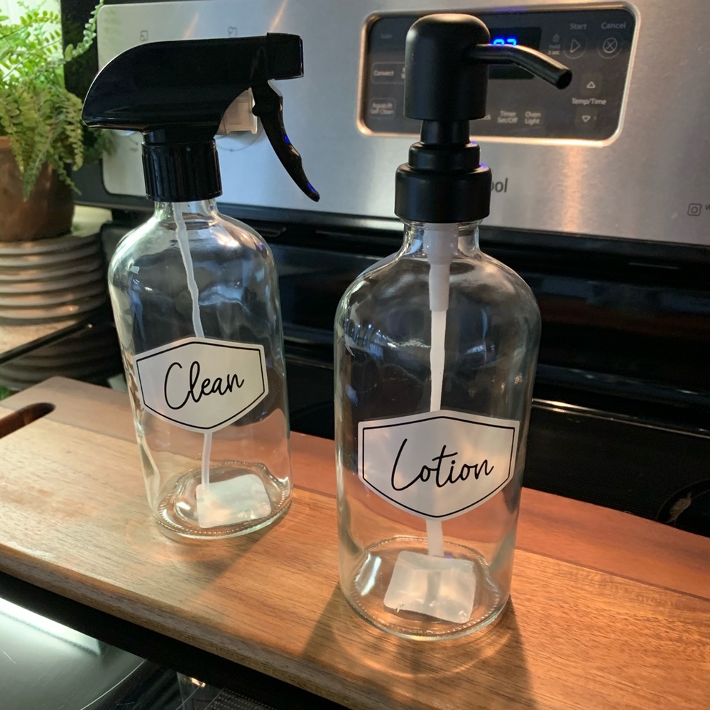 GLASS LOTION AND CLEAN BOTTLES with pump